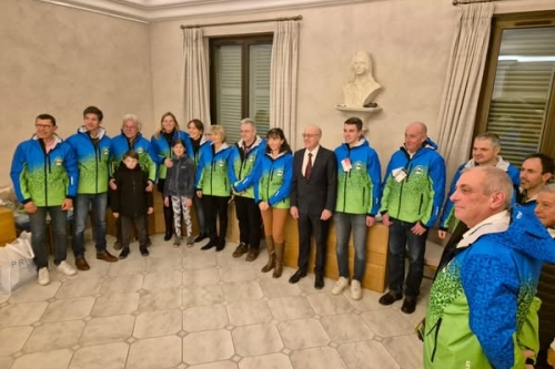 Remise des nouvelles tenues à la Mairie